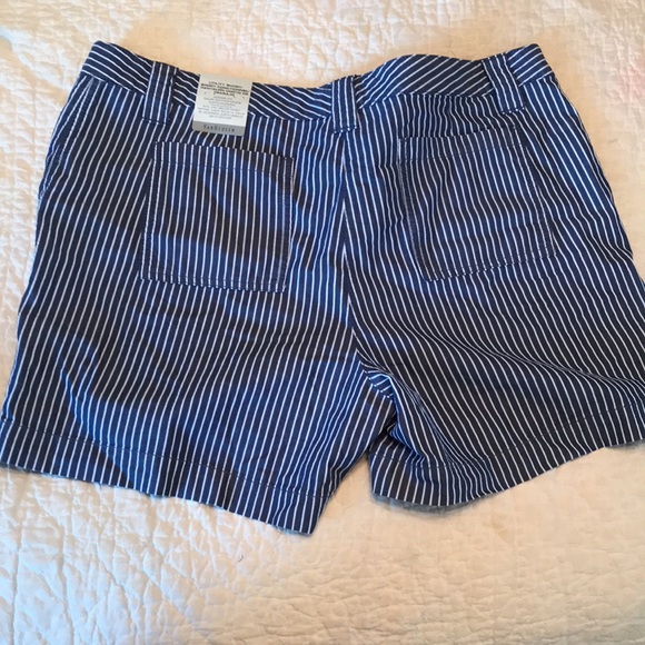 Van Heusen Ladies Shorts - Picture 2 of 7